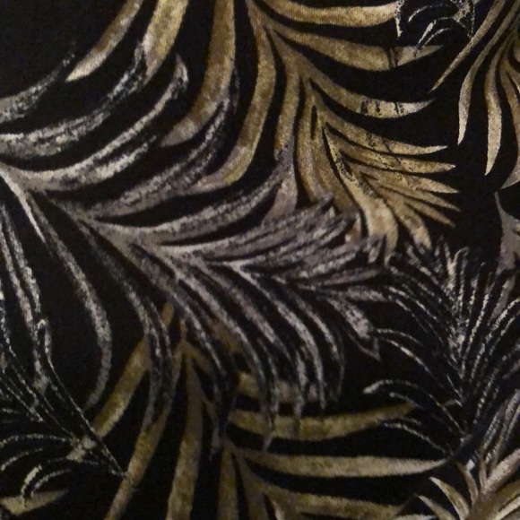 Cute crop top size xs/s stretches. - Picture 6 of 8